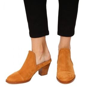 Elaine Turner Joellyn Saddle Muke 9.5 new